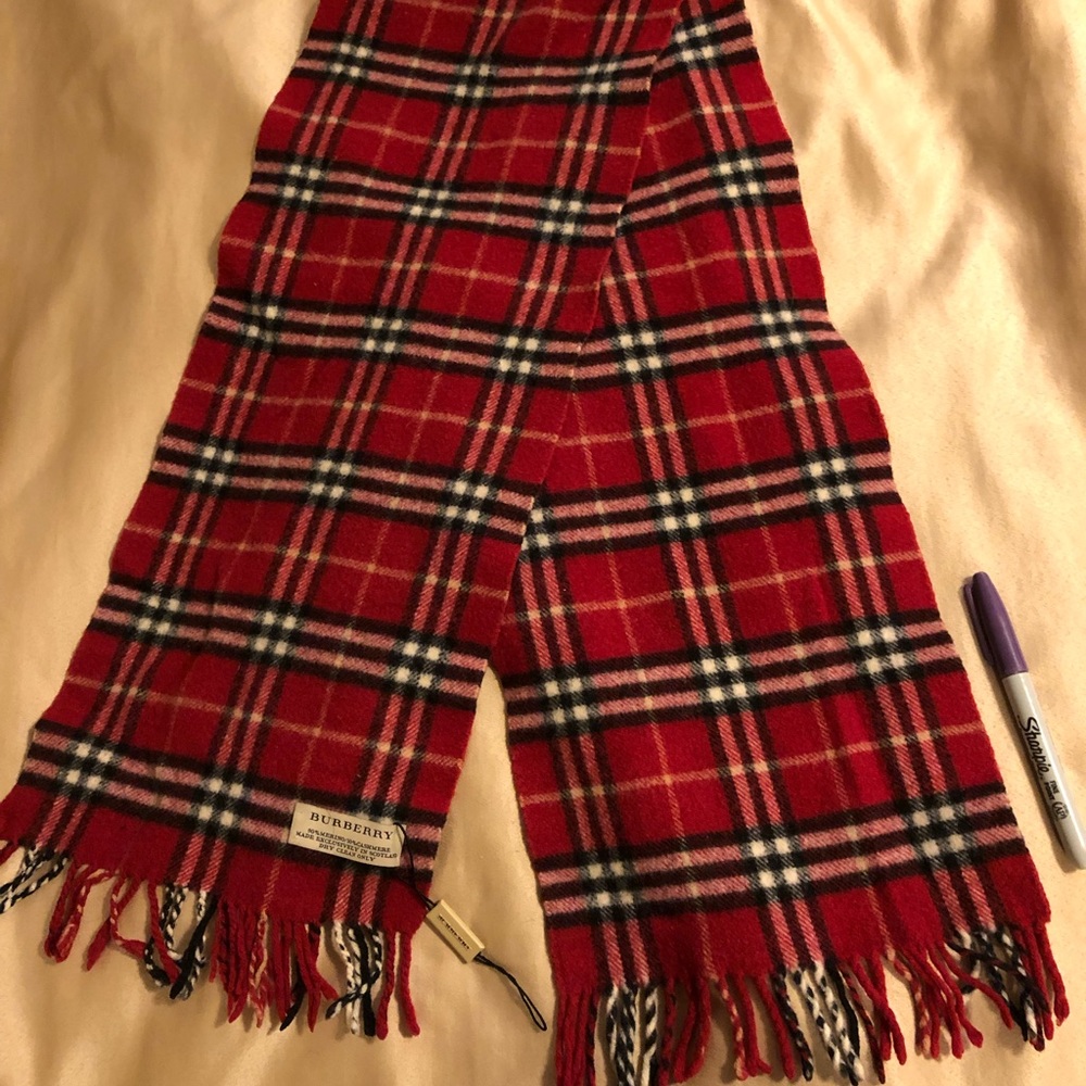 Burberry scarf🧣red *authentic* approx 40” long / 8” wide (sharpie pen for size)